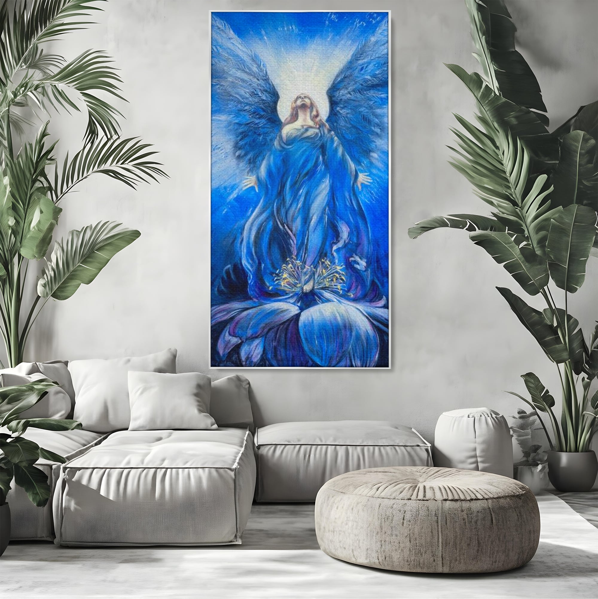 Tablou canvas cu tablou canvas cu inger albastru, in rama de aluminiu argintiu, pe perete intr-un living